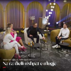 Listen to Na ra dielli n'shpat e n'lugje song with lyrics from Argjenda Doci
