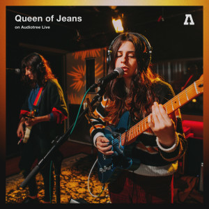 Dengarkan U R My Guy (Audiotree Live Version) lagu dari Queen of Jeans dengan lirik
