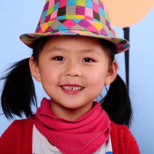 Listen to 亲子电话（缺男声） (完整版) song with lyrics from 李知遥