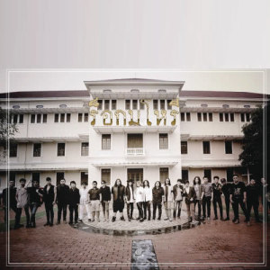ดาวน์โหลดและฟังเพลง ดอกฟ้า พร้อมเนื้อเพลงจาก Song Thai