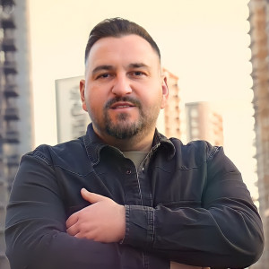 Listen to Străinătatea Nu Iartă song with lyrics from Calin Toader