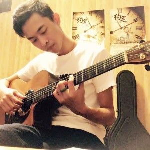 Dengarkan lagu 楼兰 nyanyian 熊赵特 dengan lirik