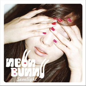 ดาวน์โหลดและฟังเพลง What you're giving me พร้อมเนื้อเพลงจาก Neon Bunny