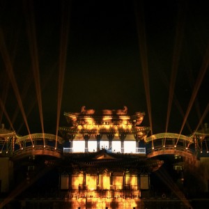 Listen to 第三幕 盛世华裳 song with lyrics from 尹一鸣