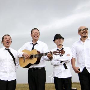 Dengarkan lagu 古歌 nyanyian 额尔古纳乐队 dengan lirik