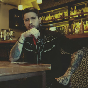 ดาวน์โหลดและฟังเพลง El Río พร้อมเนื้อเพลงจาก Nico Orozco