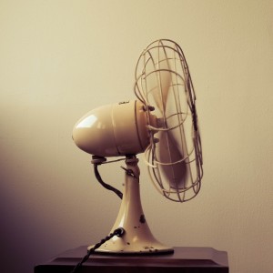 Dengarkan lagu Small Box Fan Sound For Sleeping nyanyian Soothing Sleep Sounds dengan lirik