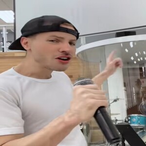 default playlist img