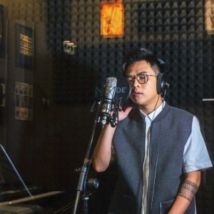Listen to 你很重要 song with lyrics from Gary Chee