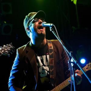 Listen to Es kaut ko nesaprotu song with lyrics from Uģis Jēkabsons