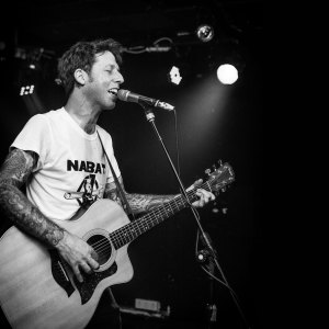 Dengarkan הנה הן באות lagu dari ישי ברגר dengan lirik