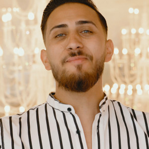 Dengarkan lagu Numa asa nyanyian Emanuel de la Cluj dengan lirik