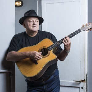 Listen to Kraljice song with lyrics from Latino