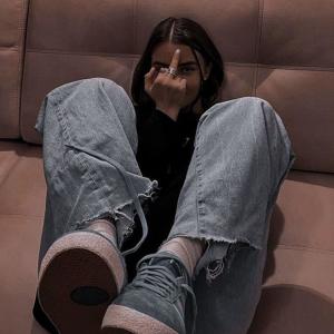 Dengarkan lagu fourfiveseconds (slowed + reverb) nyanyian 8D slowed + reverb viral audios dengan lirik
