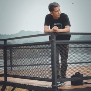 收聽Dj Upi的ยอมขอบตาดํา歌詞歌曲