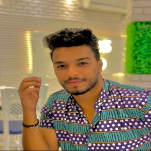 Listen to أنا في سنه song with lyrics from Misho Gamal