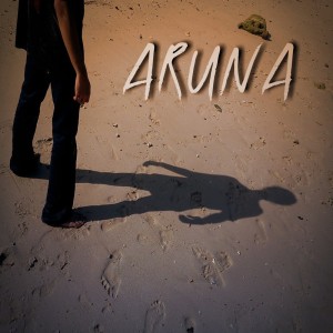 Dengarkan lagu Kenanglah Ku Disini nyanyian Aruna dengan lirik