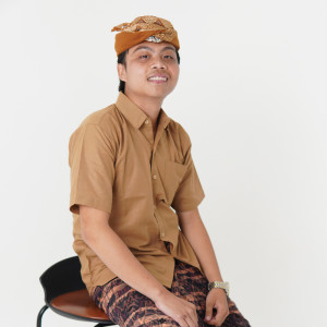Listen to Ngusik Keneh song with lyrics from Kamala