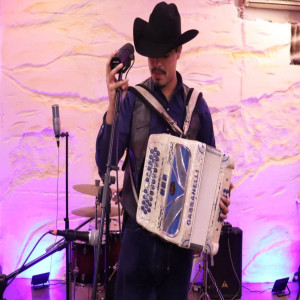 Listen to Yolanda (En Vivo) song with lyrics from Diego Jimenez