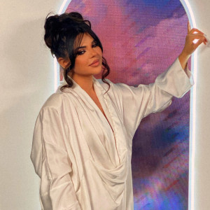 Dengarkan Ne Oglindim lagu dari Laura Bruma dengan lirik