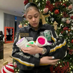 收聽bird的BITCH (feat. switdabeam) (Explicit)歌詞歌曲