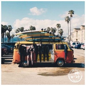 Dengarkan lagu Warm Days nyanyian Worldtraveller dengan lirik