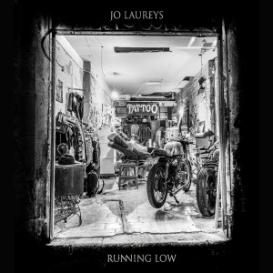 收聽Jo Laureys的Running Low歌詞歌曲