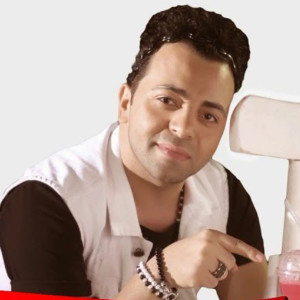 Listen to مش هقوم song with lyrics from شيكو