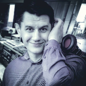 ดาวน์โหลดและฟังเพลง Waiting พร้อมเนื้อเพลงจาก Dj Danila Petru