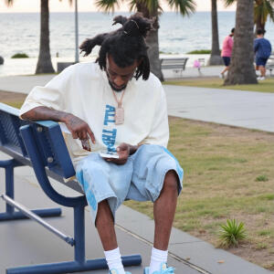 default playlist img