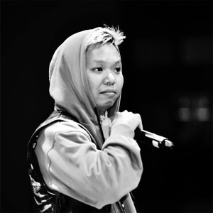 收聽Pjpo的Anh Không Thể Làm Việc Này Thay Em歌詞歌曲