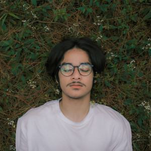Dengarkan lagu Tak Sempurna nyanyian Olav dengan lirik