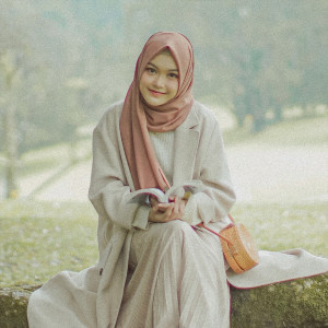 ดาวน์โหลดและฟังเพลง Sebelum Cahaya พร้อมเนื้อเพลงจาก Chiekannisa