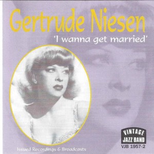 ดาวน์โหลดและฟังเพลง The Lamplighter's Serenade พร้อมเนื้อเพลงจาก Gertrude Niesen