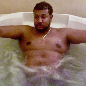 收聽Teddy Ballgame937的Weekend Love (feat. Bronwyn, Moka Suites & Honii Lixxx) (Remastered|Explicit)歌詞歌曲