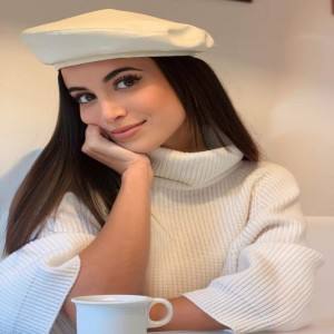 ดาวน์โหลดและฟังเพลง Your Love พร้อมเนื้อเพลงจาก Benedetta Caretta