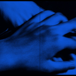 Dengarkan lagu Paranoid (Explicit) nyanyian Carlos Santos dengan lirik