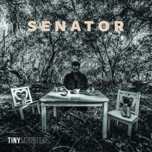 Dengarkan lagu April Moon nyanyian Senator dengan lirik