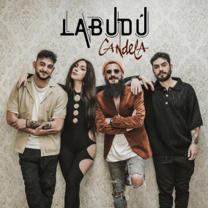 ดาวน์โหลดและฟังเพลง La Calle de los Lunares พร้อมเนื้อเพลงจาก Labudú