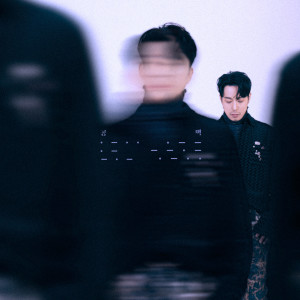 Dengarkan lagu 키 작은 꼰대 이야기 (No matter what) nyanyian Haha dengan lirik