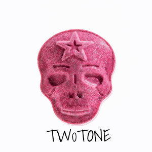 Dengarkan Red Bean (Explicit) lagu dari Tw0Tone dengan lirik