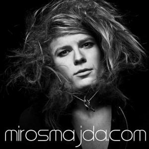 ดาวน์โหลดและฟังเพลง Yntro พร้อมเนื้อเพลงจาก Miro Šmajda