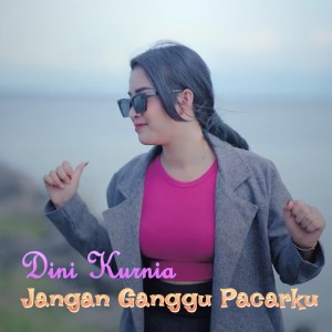 Listen to Jangan Ganggu Pacarku song with lyrics from Dini Kurnia