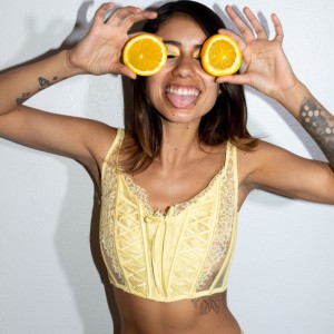 收聽Zoë Fae的Citrus歌詞歌曲