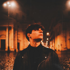 Listen to UN METRO DA TE song with lyrics from Luke Widow