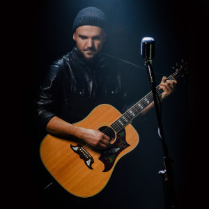 Dengarkan lagu Утре отново (Acoustic) nyanyian Grafa dengan lirik