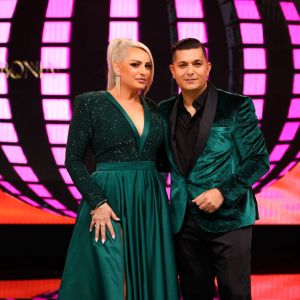 Dengarkan Nana është Mbretnesha e Shpise lagu dari Daim Lala dengan lirik