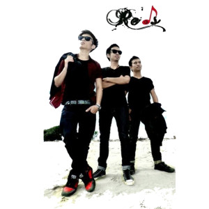 Dengarkan Cinta Sesaat lagu dari Reds dengan lirik