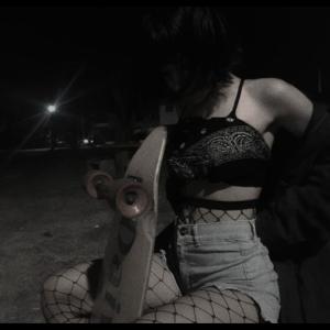 收聽GothBoyBoo的NFB (feat. Akizuma) (Explicit)歌詞歌曲