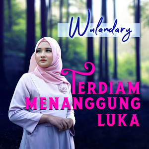 收聽Wulandary的Terdiam Menanggung Luka歌詞歌曲